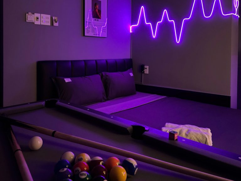 8 Ball House